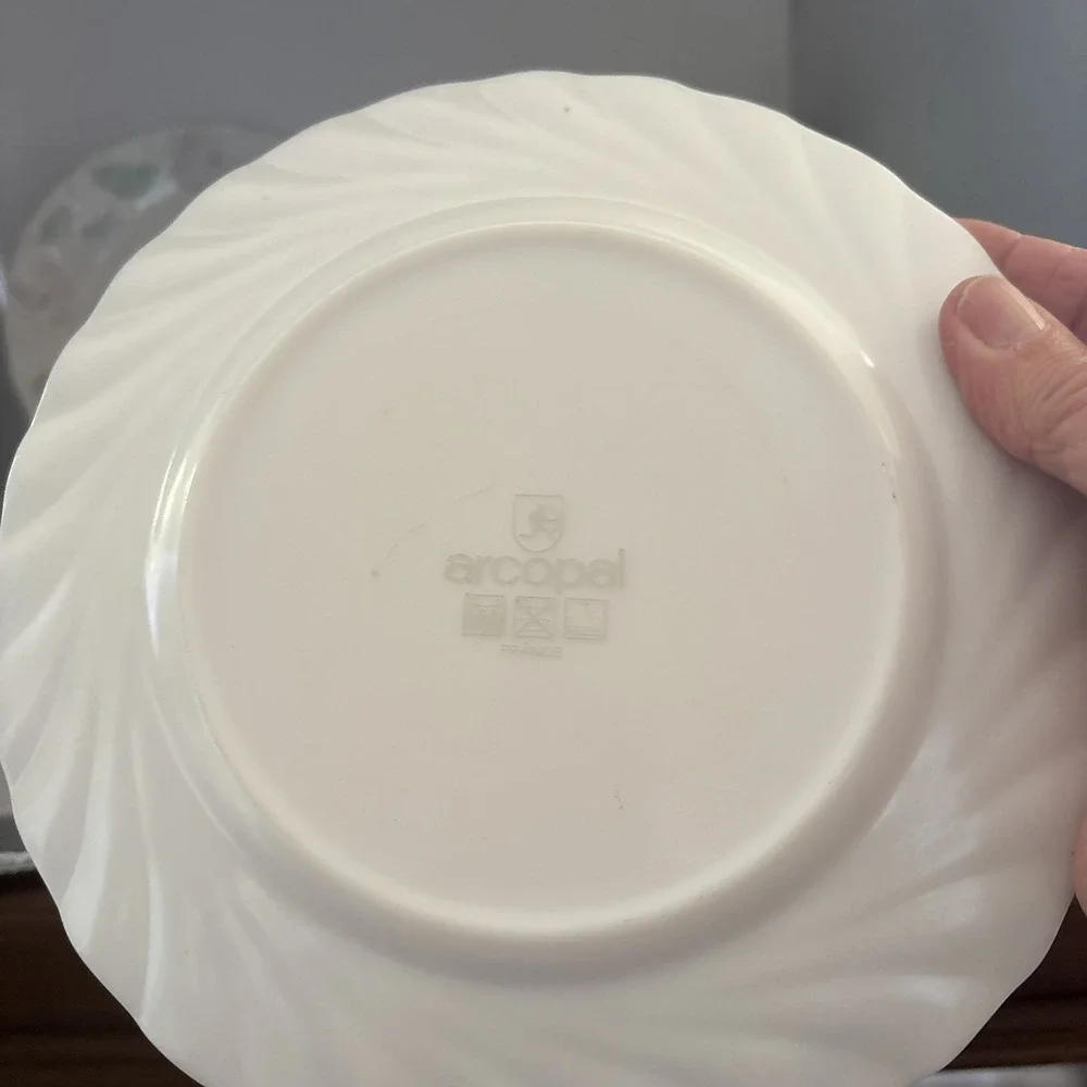 Set of 8 Arcopal France 'Chloe' Salad Plates 7.75